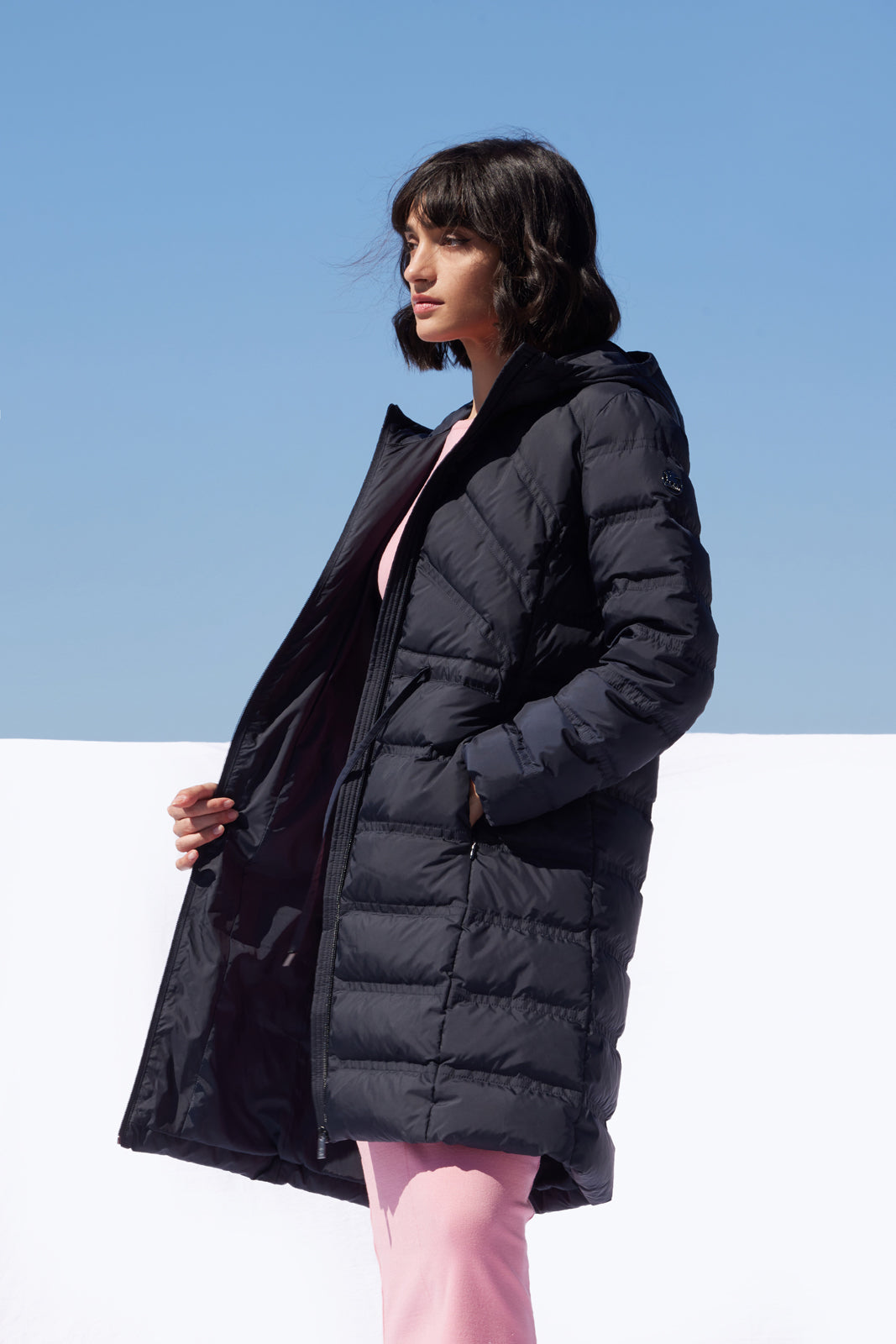 Palton de damă matlasat Madzerini dark navy cu glugă.