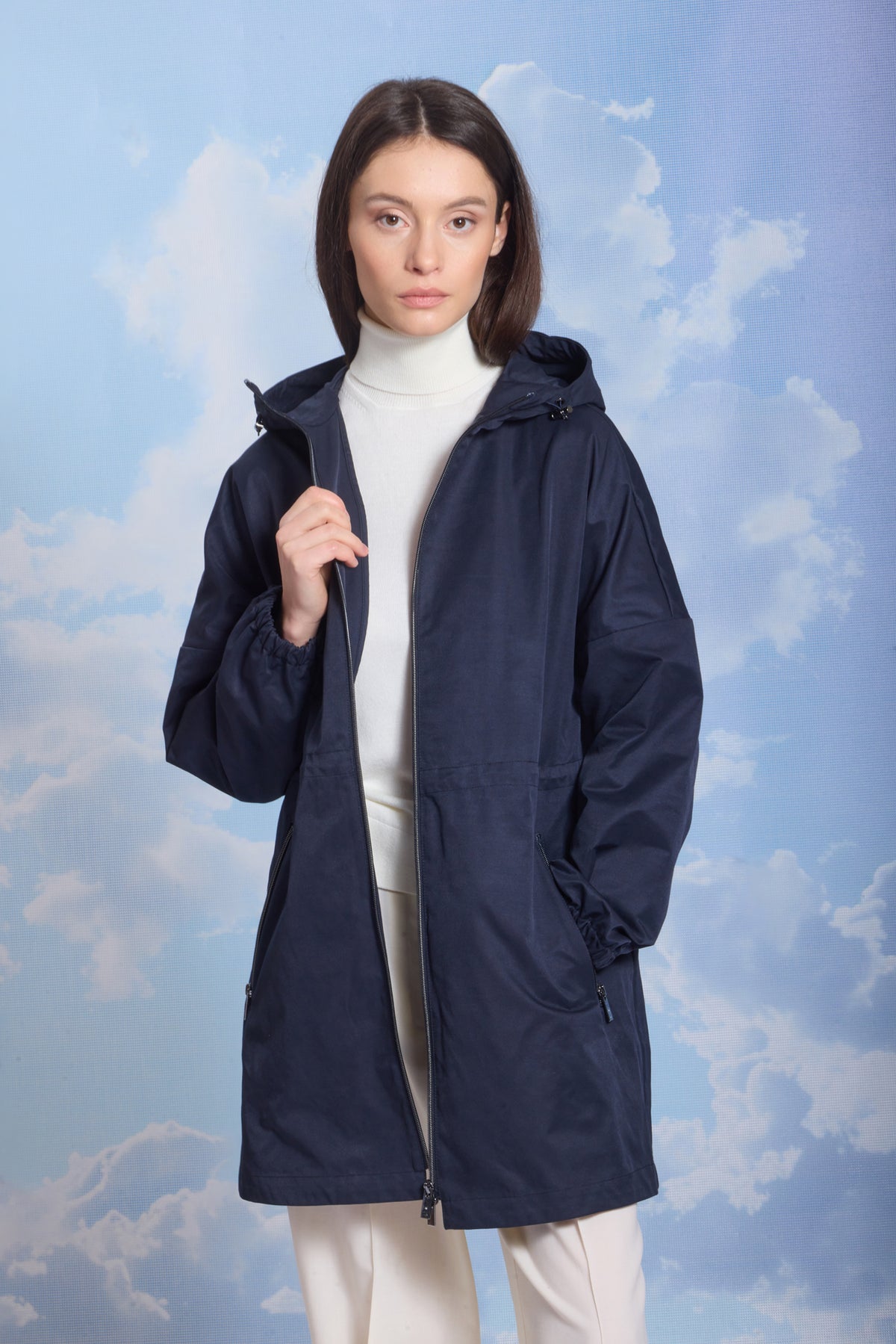 Trenci de damă Madzerini, dark navy, bumbac, detalii textură fină.