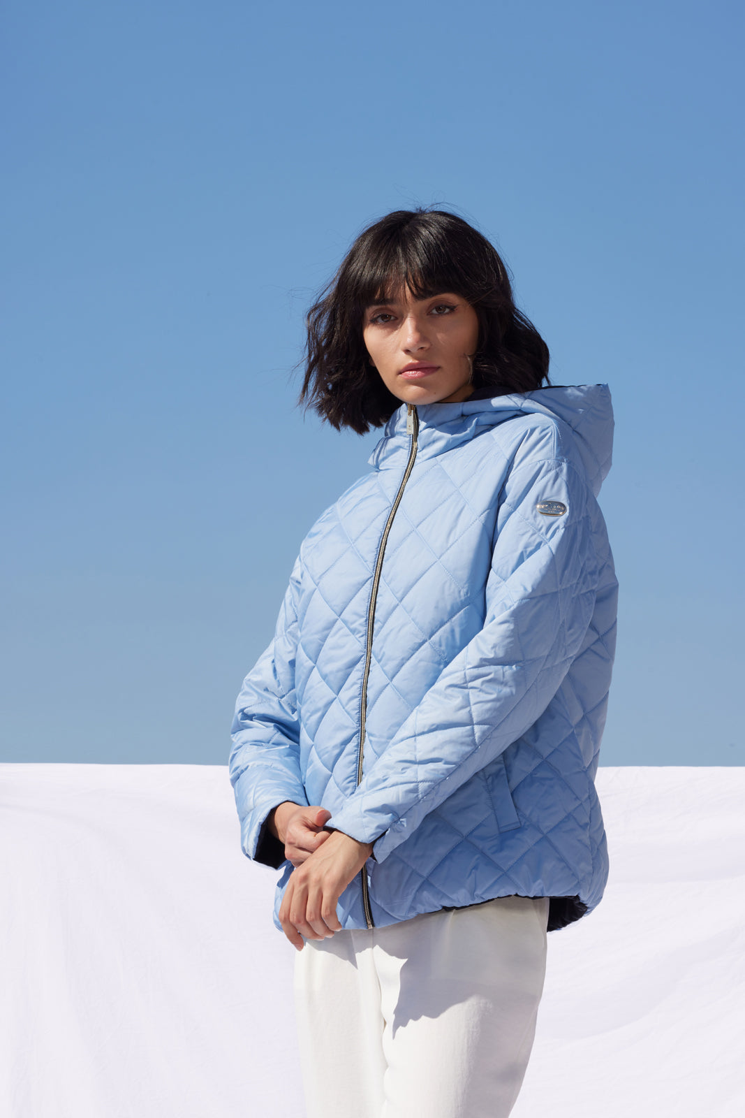 Geacă matlasată reversibilă Madzerini pentru damă, culoare Dusty Blue, cu glugă.