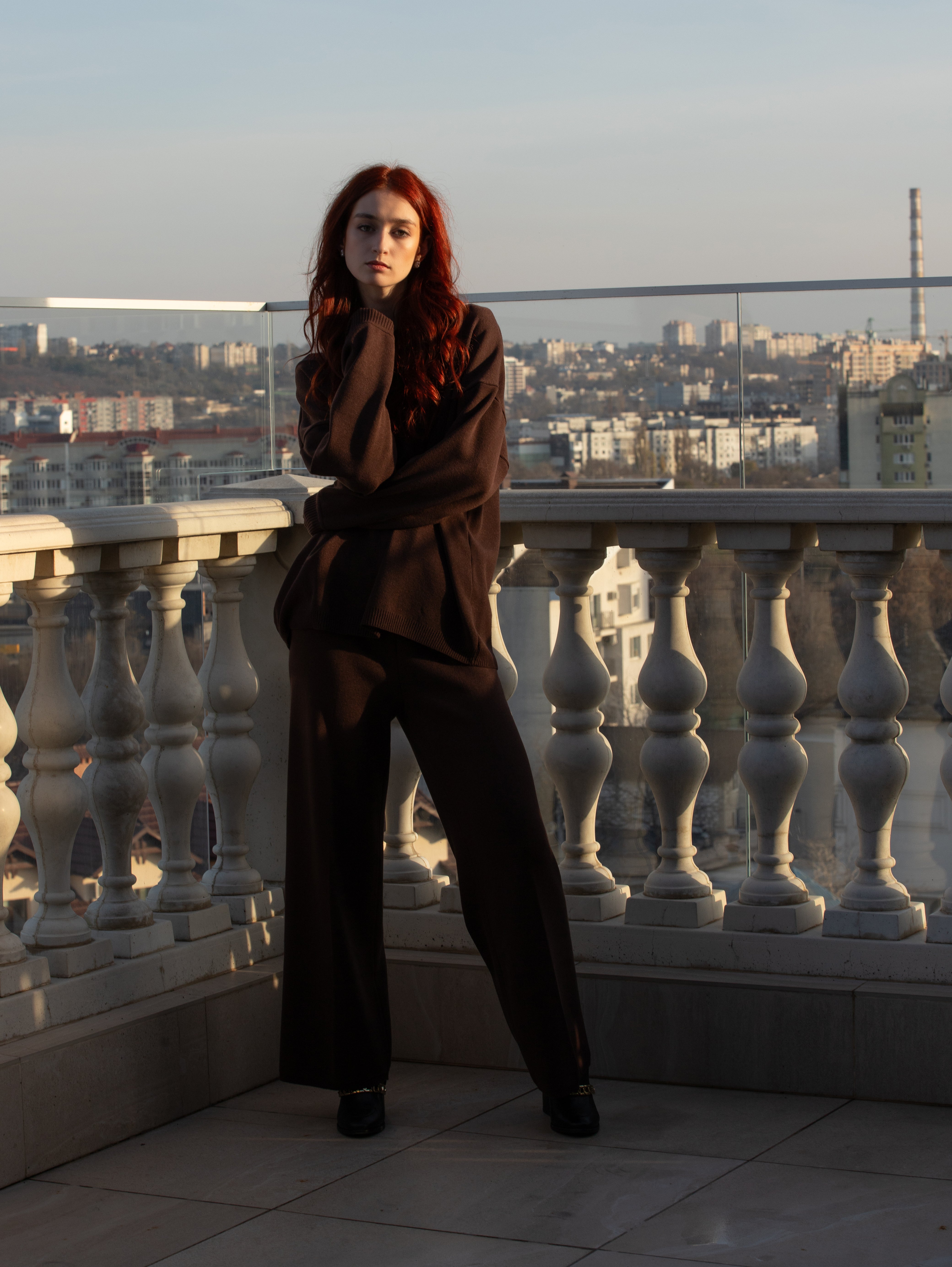 Set tricot damă maro din lână merinos – pulover oversize + pantaloni largi MARRONE