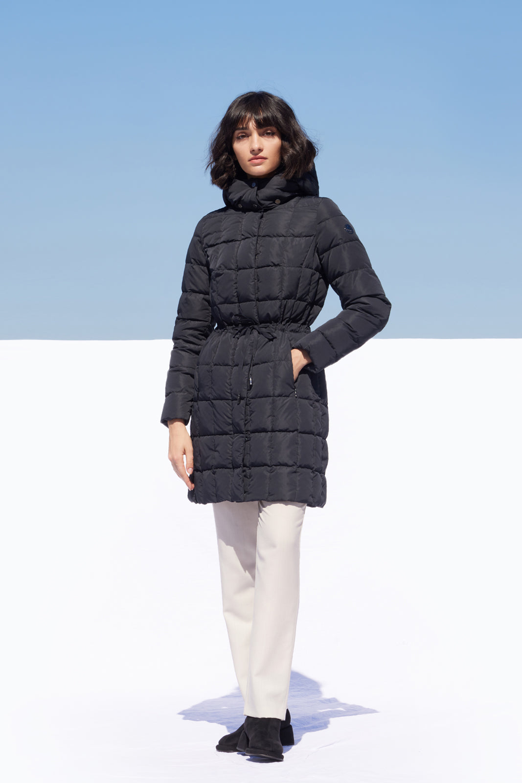 Palton de damă CARLITTA black Madzerini, matlasat, elegant, negru, talie ajustabilă.