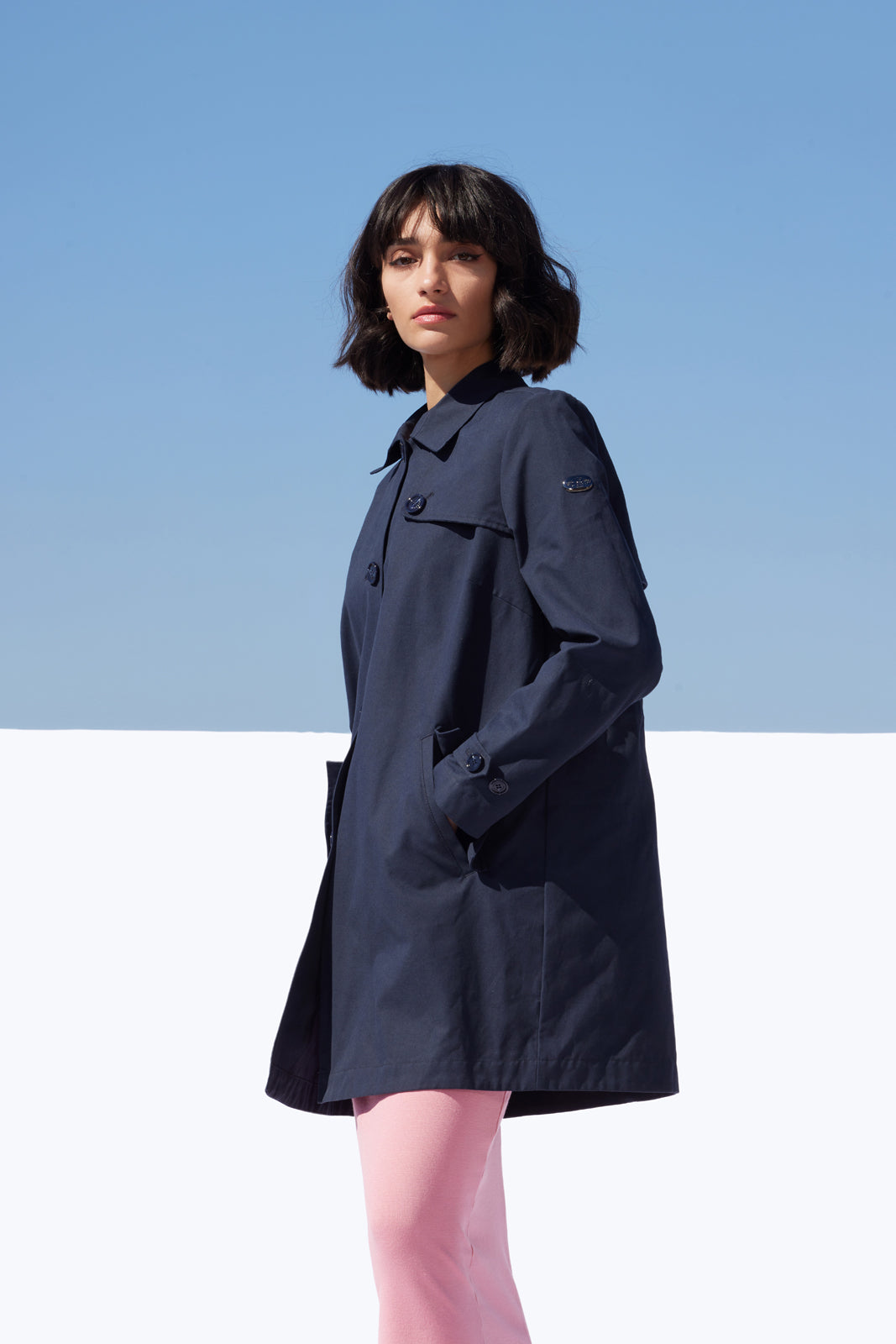 Trenci damă Madzerini dark navy, guler clasic, material neted.